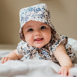 Open image in slideshow, Floral Print Baby Bonnet
